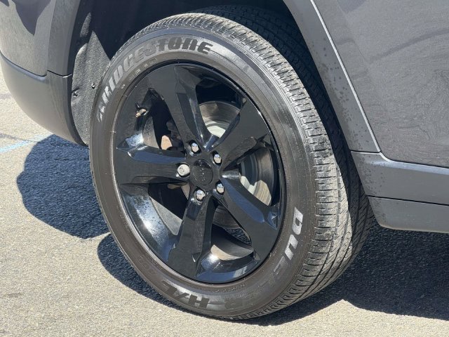 Used 2023 Jeep Grand Cherokee Altitude AWD/4WD image 8