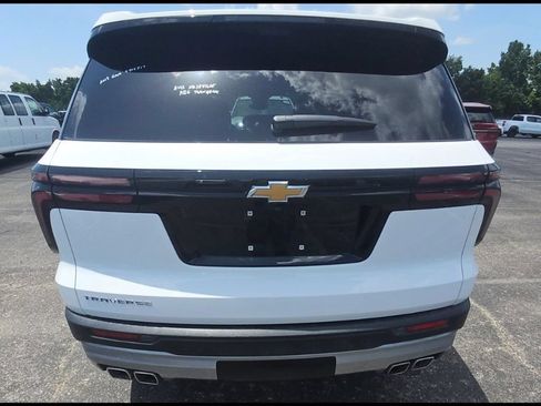 Used 2026 Chevrolet Traverse LT w/ Driver Confidence Package FWD image 8