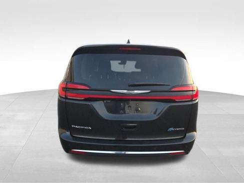 Used 2023 Chrysler Pacifica Limited image 4