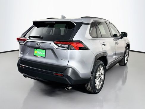Used 2019 Toyota RAV4 XLE Premium FWD image 10