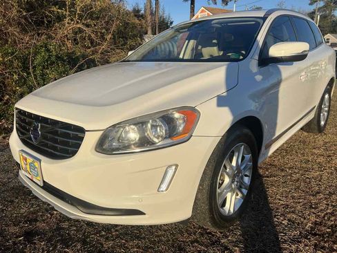 Used 2016 Volvo XC60 T5 Premier w/ Proximity Package image 7