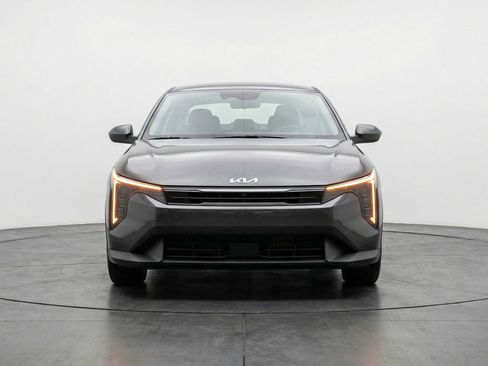 Used 2025 Kia K4 FWD image 2