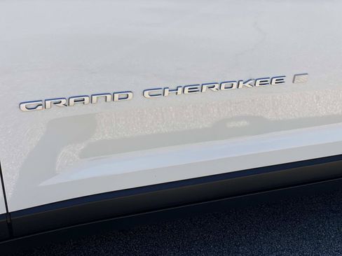 Used 2024 Jeep Grand Cherokee Limited 4xe AWD/4WD image 13