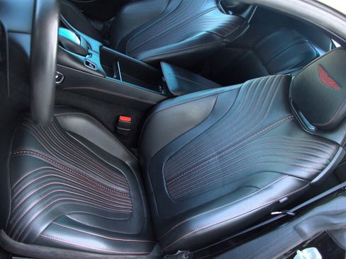 Used 2018 Aston Martin DB11 Coupe image 26