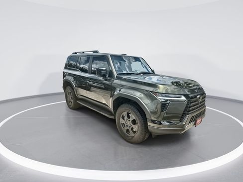 Used 2024 Lexus GX 550 AWD/4WD image 2