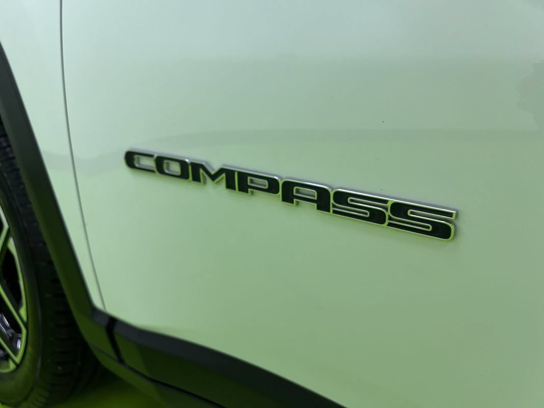 Used 2025 Jeep Compass Limited AWD/4WD image 15