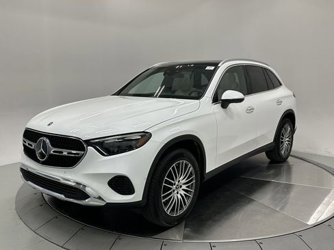 Certified 2025 Mercedes-Benz GLC 300 image 3