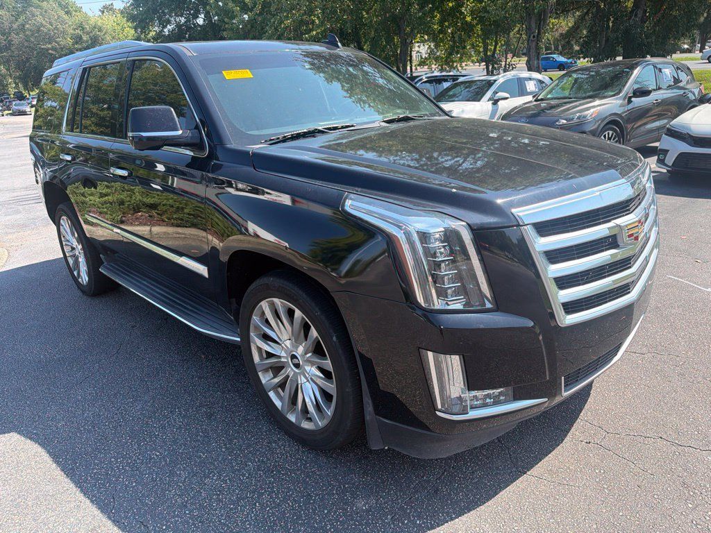 Used 2016 Cadillac Escalade Luxury RWD image 4