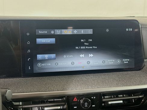 Used 2025 Nissan Kicks SV AWD/4WD image 19