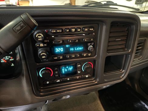 Used 2006 Chevrolet Silverado 3500 LT w/ Heavy-Duty Power Package image 8