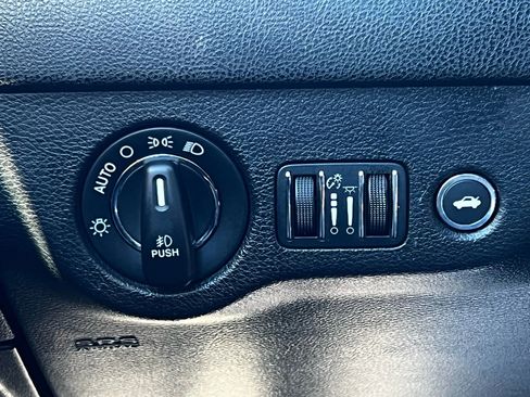 Used 2016 Chrysler 300 C image 29