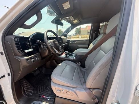 Used 2025 Chevrolet Silverado 1500 LTZ AWD/4WD image 11