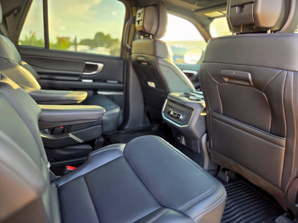 New 2026 Ford Expedition Max Platinum w/ Stealth Appearance Package AWD/4WD image 11