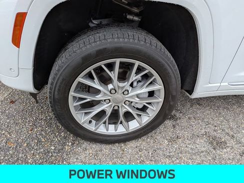 Used 2024 Jeep Grand Cherokee Summit AWD/4WD image 11