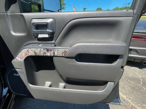 Used 2017 Chevrolet Silverado 1500 LTZ Z71 w/ Realtree Edition AWD/4WD image 27