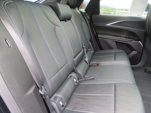 Used 2024 Cadillac Lyriq Luxury AWD/4WD image 43
