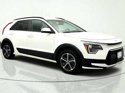Used 2024 Kia Niro EX FWD image 3