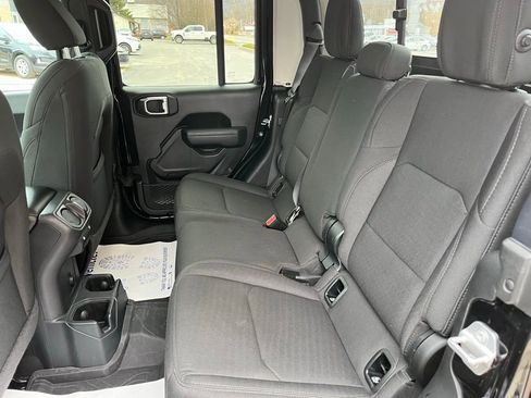 Used 2023 Jeep Gladiator Sport image 27