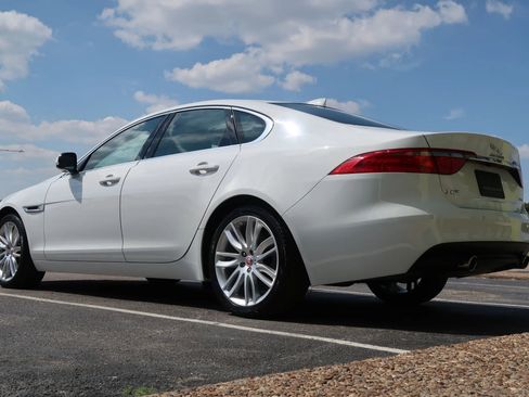 Used 2017 Jaguar XF Prestige image 11