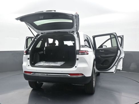 Used 2025 Jeep Grand Cherokee Laredo image 68