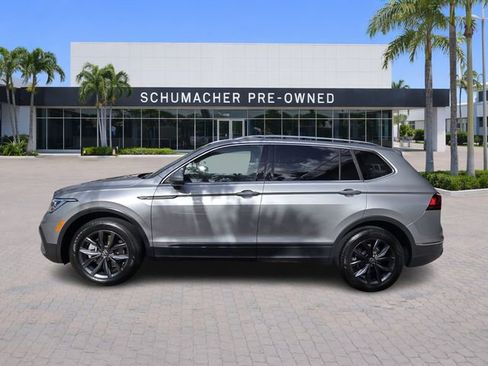 Certified 2023 Volkswagen Tiguan SE w/ Panoramic Sunroof Package FWD image 4
