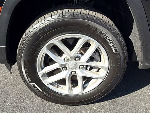 New 2025 Jeep Grand Cherokee L Laredo image 6