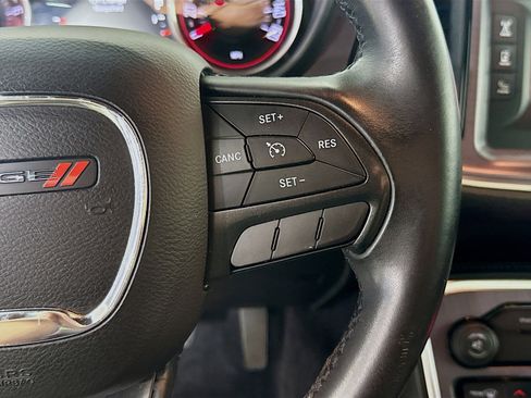 Used 2016 Dodge Challenger SXT image 15