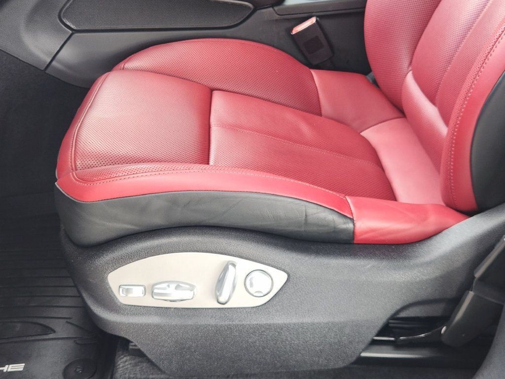 Used 2024 Porsche Macan Turbo AWD/4WD image 21