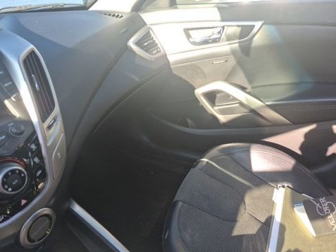 Used 2012 Hyundai Veloster w/ Style Pkg image 23