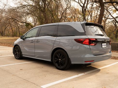 Certified 2023 Honda Odyssey Sport image 7