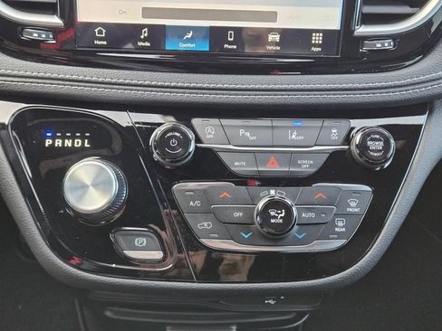 New 2026 Chrysler Pacifica Select AWD/4WD image 20
