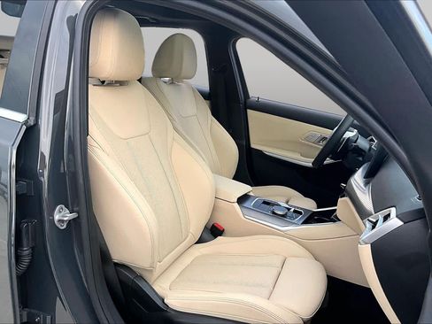 Used 2025 BMW 330i Sedan w/ Premium Package RWD image 8