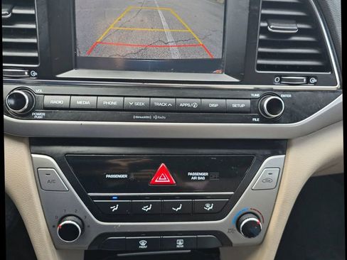 Used 2018 Hyundai Elantra SEL image 19