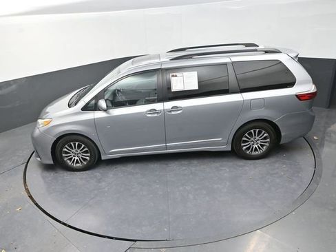 Used 2018 Toyota Sienna XLE FWD image 15
