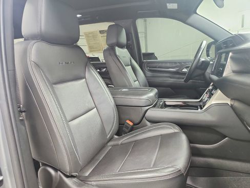 Used 2023 GMC Yukon XL Denali RWD image 47