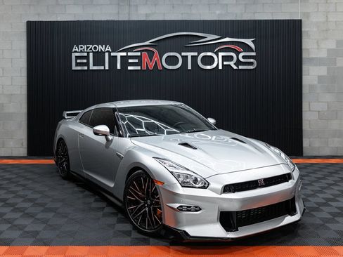 Used 2024 Nissan GT-R Premium w/ Floor Mat Package AWD/4WD image 4
