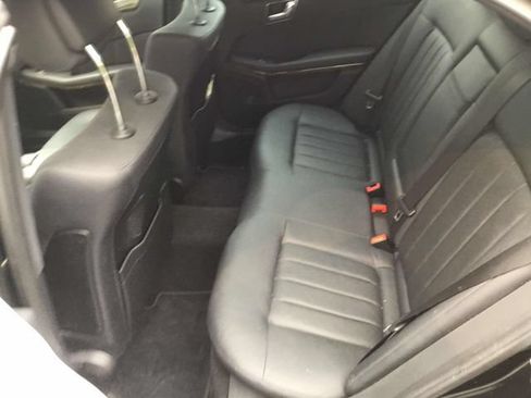 Used 2010 Mercedes-Benz E 550 4MATIC Sedan image 11