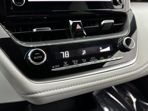 Used 2020 Toyota Corolla SE image 16