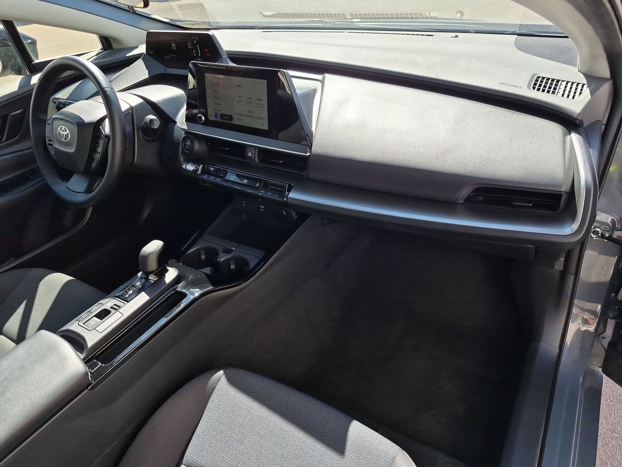 Used 2025 Toyota Prius LE FWD image 34