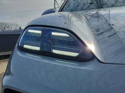 New 2026 Porsche Macan 4 Electric image 10