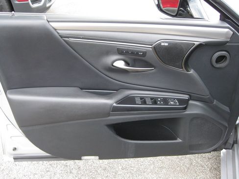 Used 2020 Lexus ES 350 F Sport w/ Accessory Package FWD image 9