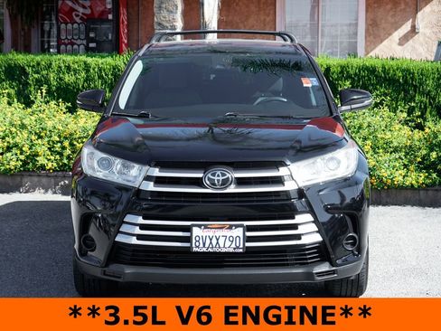 Used 2017 Toyota Highlander LE image 3