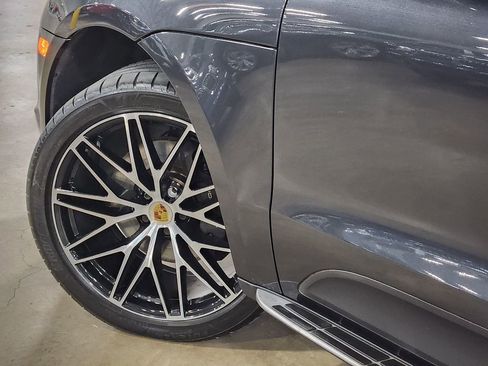 Used 2021 Porsche Macan image 23