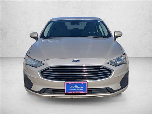 Used 2019 Ford Fusion SE FWD image 2