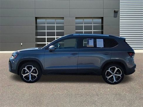 Used 2025 Volkswagen Taos SEL image 4