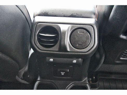 Used 2023 Jeep Gladiator Mojave w/ Cold Weather Group image 15