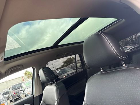 Used 2023 Volkswagen Atlas SE w/ Panoramic Sunroof Package image 8