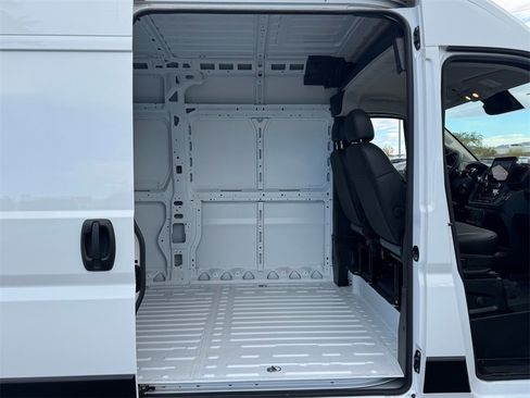 Used 2025 RAM ProMaster 2500 w/ Premium Convenience Group image 17