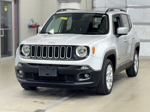 Used 2018 Jeep Renegade Latitude w/ Cold Weather Group image 3