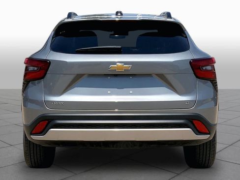Used 2025 Chevrolet Trax LT FWD image 4